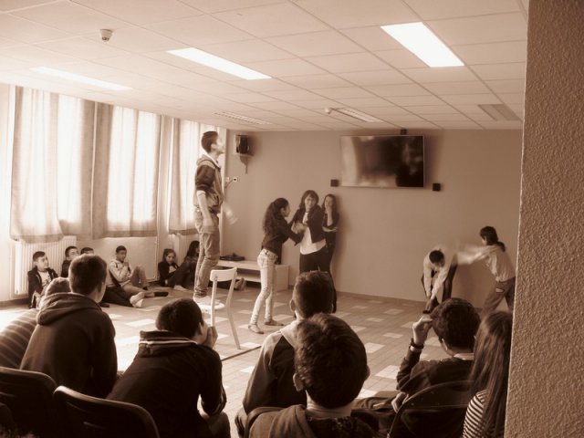 Atelier théâtre public Collège Marcel Pierrel avril 2016